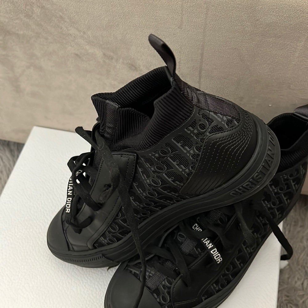 Slightly worn Dior sneakers. Dust bags come with it.